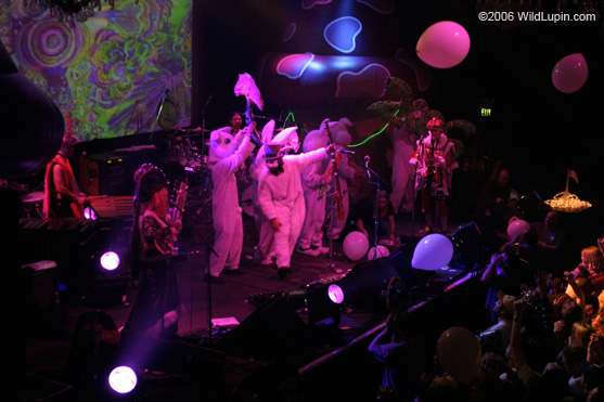 nye06_166_RJ