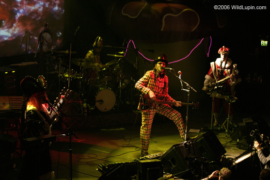 nye06_269_RJ